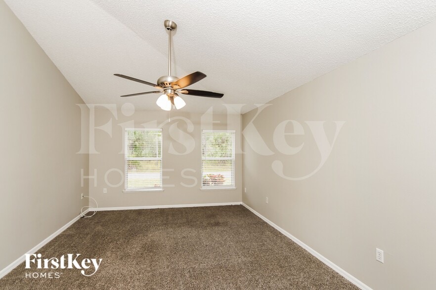 Building Photo - 544 Gagnon St SE