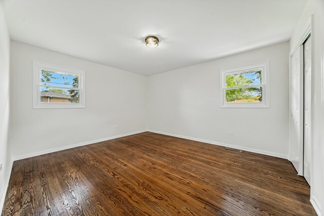 Building Photo - 554 E 168th Pl