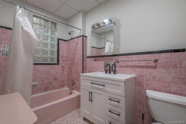 Building Photo - 28-07 Newtown Ave