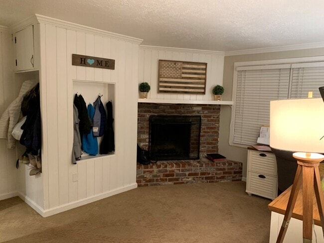 Building Photo - Spacious 4- Bed Home in Rivergrove Featuring 4-Car Garage, RV Parking, Fenced Yard, Minutes from ...