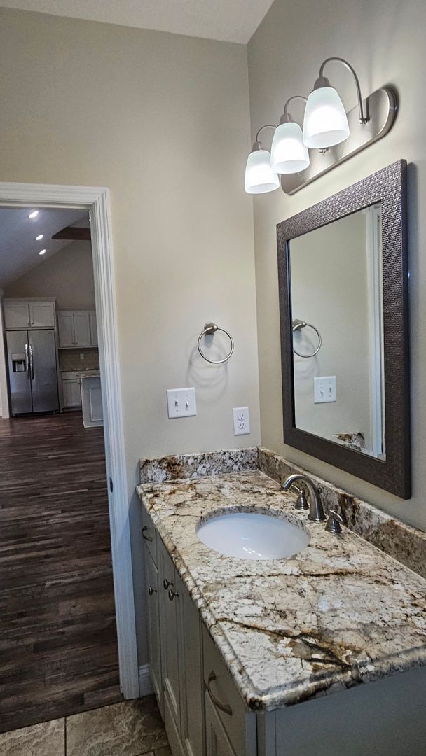 Building Photo - Knights Landing four bedroom home