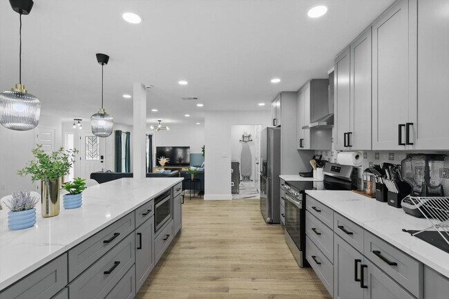 Building Photo - 3321 Ridgehaven St