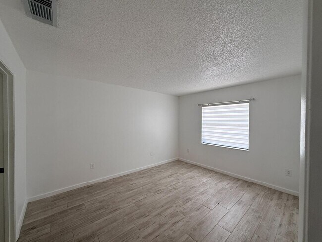 Building Photo - 13186 Thrush St