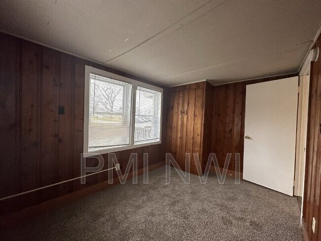Building Photo - 158 N Union St