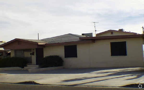 Building Photo - 409 W Van Buren Ave