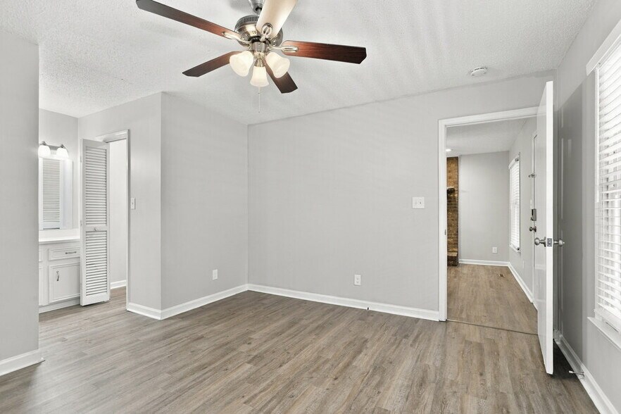 Building Photo - 431 Hillcrest Dr