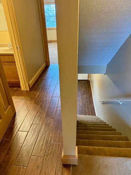 Building Photo - 1616 Spring Valley Dr