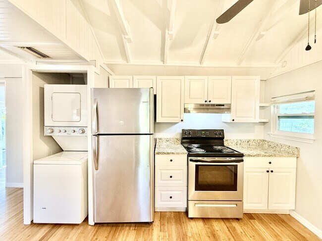 Building Photo - 713 Smith St