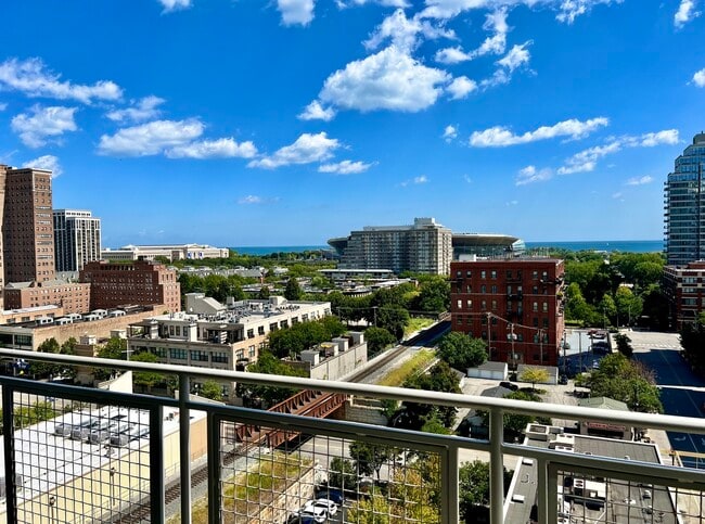 Building Photo - 50 E 16th St