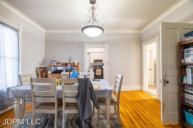 Building Photo - 5 br, 1 bath House - 233 W 11th Avenue
