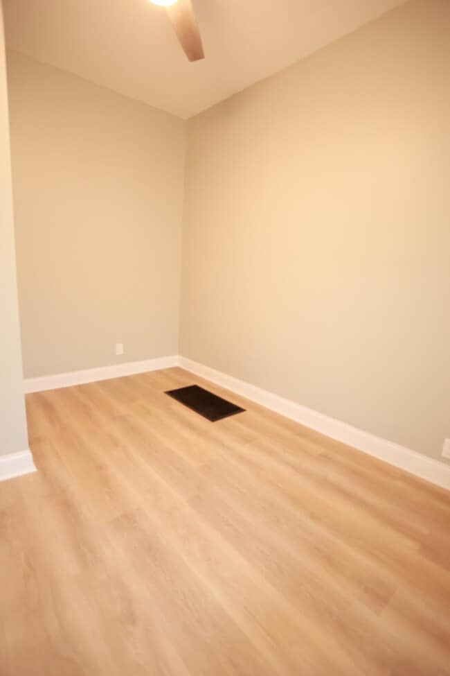 Building Photo - 637 W 59th St