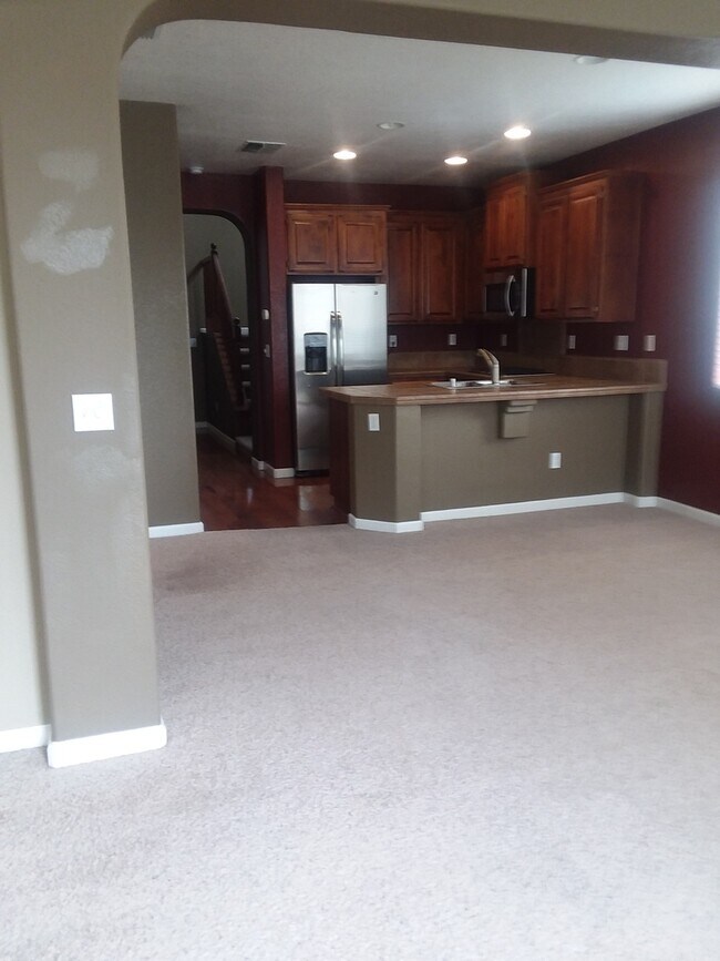 Building Photo - Natomas Home