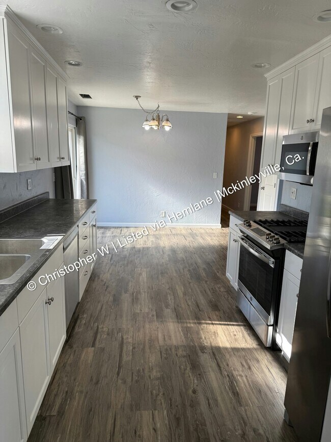 Building Photo - 1229 Fernwood Dr
