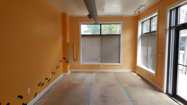 Interior Photo - 231-233 W Coulter St