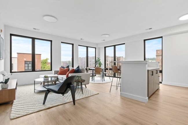 Building Photo - 407 Highland Ave