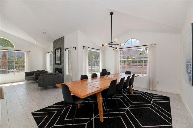 Building Photo - 53245 Avenida Martinez