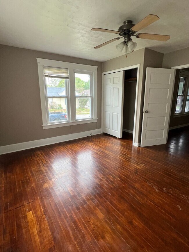 Building Photo - 3 bedroom/1 bathroom house