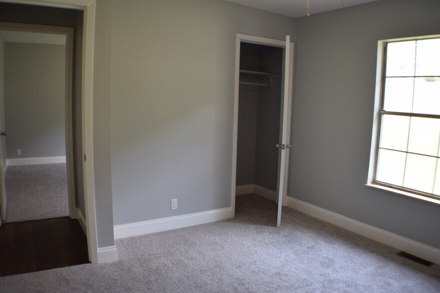 Building Photo - 2816 Beaverwood Dr