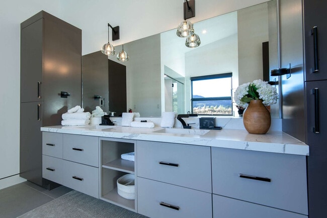 Building Photo - 779 Lucia Ln