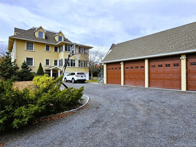 Building Photo - 49 Greenridge Ave