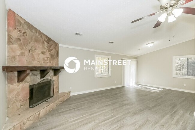Building Photo - 3 Bedroom Pet-Friendly Home in Jonesboro, GA with Main Street Renewal