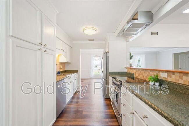 Building Photo - 210 Pine Grove Dr