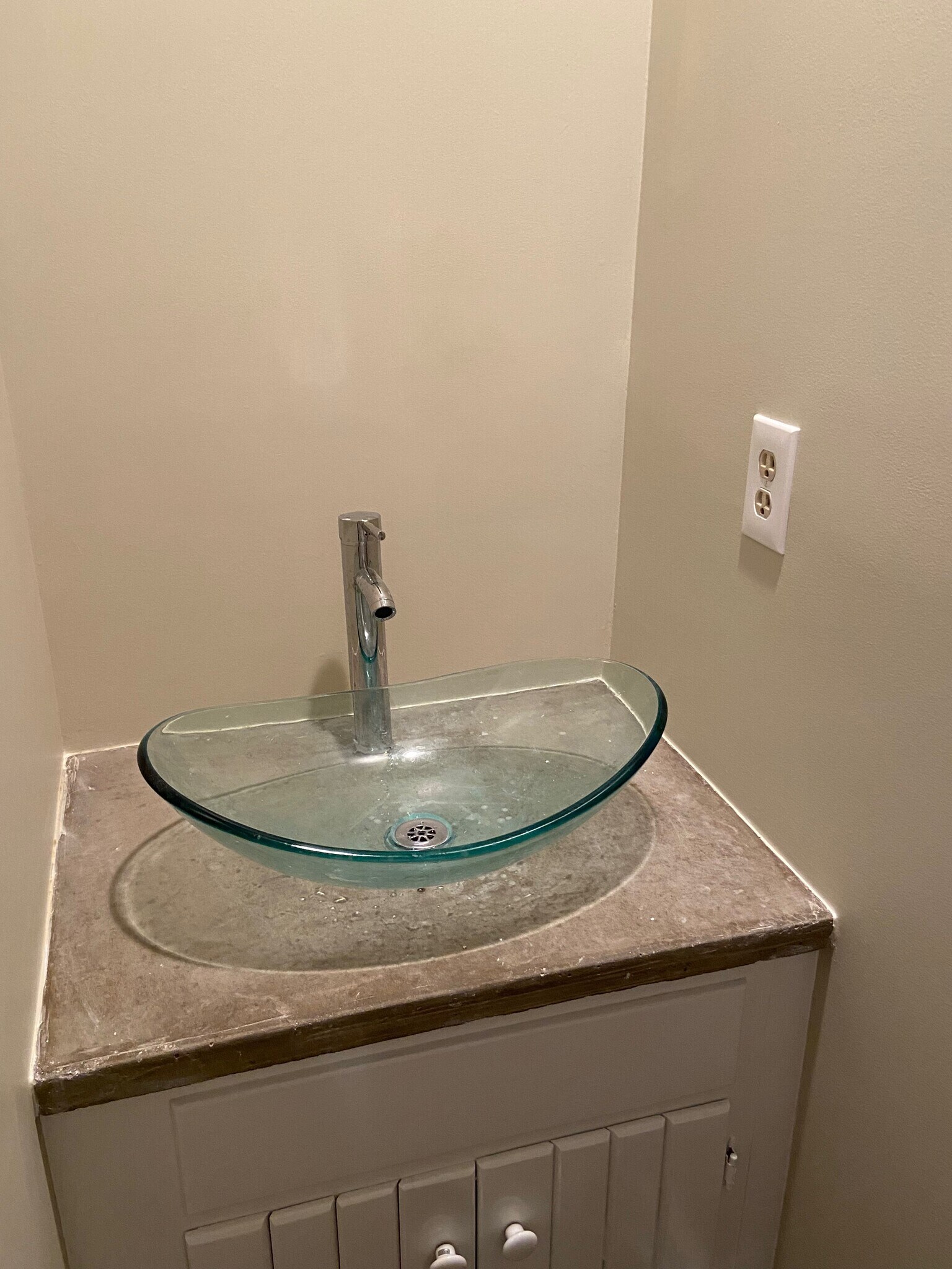 Powder Room - 411 I St NE