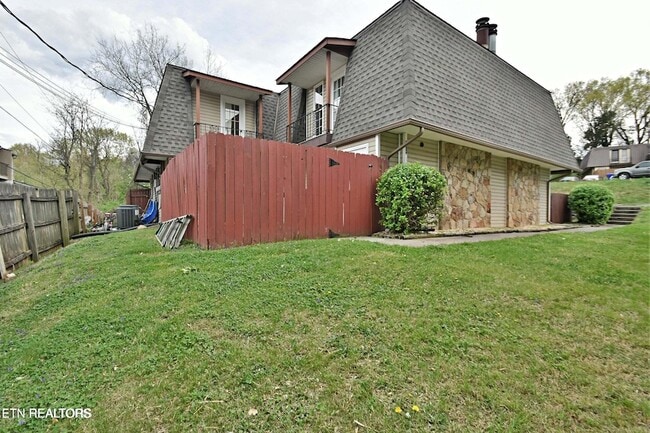 Building Photo - 9111 Woodpark Ln NW