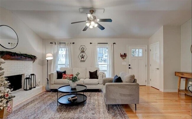 Building Photo - 1201 Holly Hills Dr SW