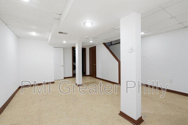 Building Photo - 1523 W Cheltenham Ave
