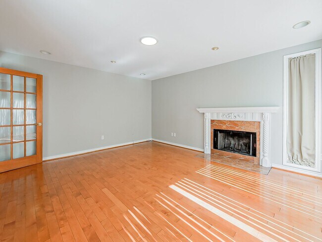Building Photo - Fully Upgraded 3-Bed Farmington Hills Home!