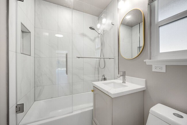 Building Photo - Beautifully upgraded 4-bedroom, 3.5-bathro...
