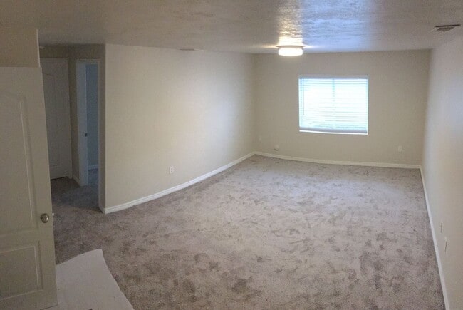 Building Photo - Cozy West Jordan Home with attached 2 car garage