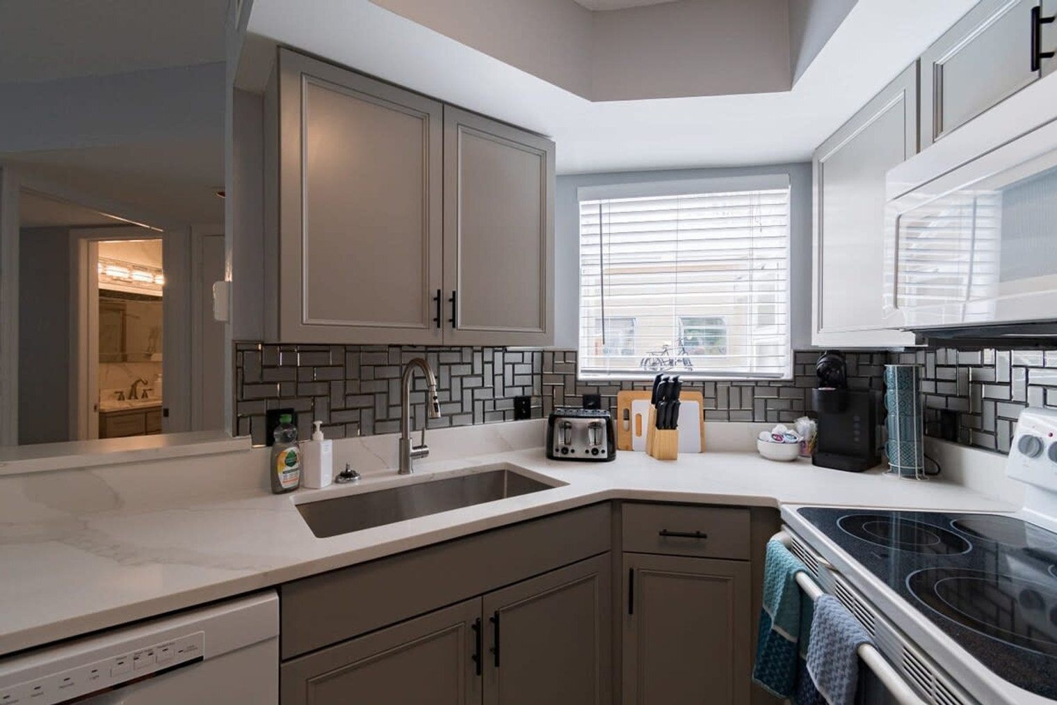 Building Photo - 650 Island Club Dr