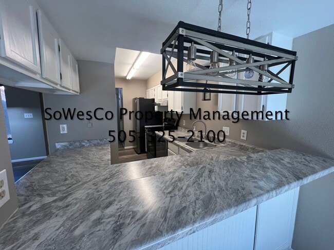 Building Photo - Beautifully Remodeled Condo (with seasonal pool)