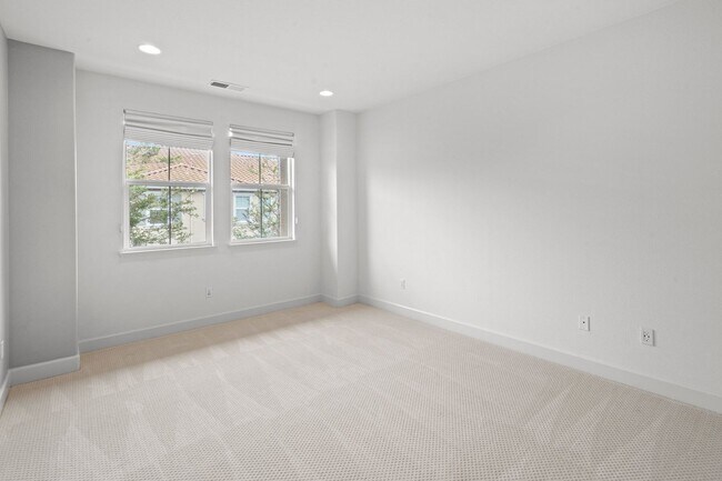 Building Photo - TOSCANA TOWNHOME EMBRACES LUXURY LIVING PRIVACY | SECURITY | MANY UPGRADES