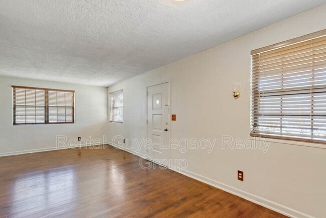 Building Photo - 5261 Quan Dr