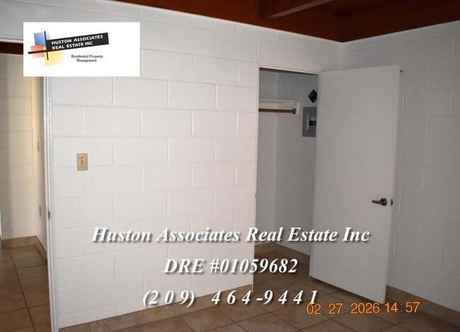 Building Photo - 870 W Euclid Ave