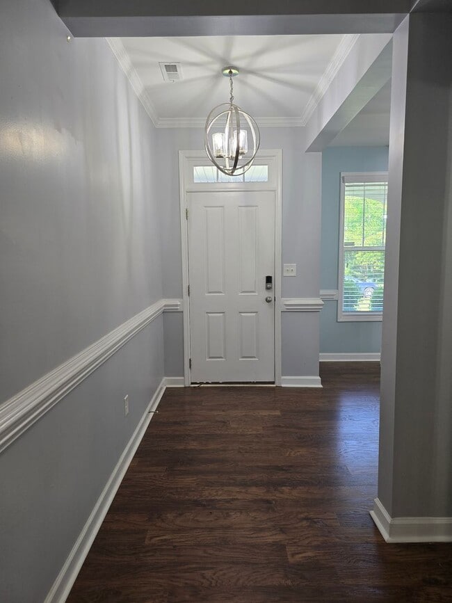 Building Photo - NEW LISTING- 4 bd/ 2.5 ba located MINUTES from Fort Bragg! Quiet Neighborhood!