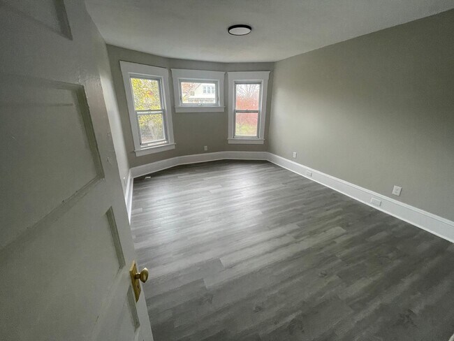 Building Photo - Section 8 Accepted!
