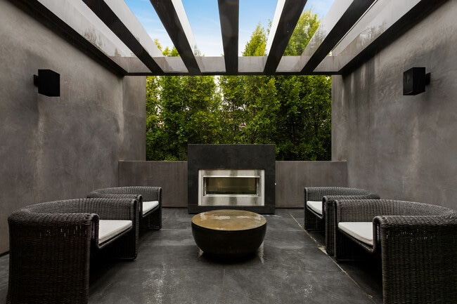 Building Photo - 356 N La Jolla Ave