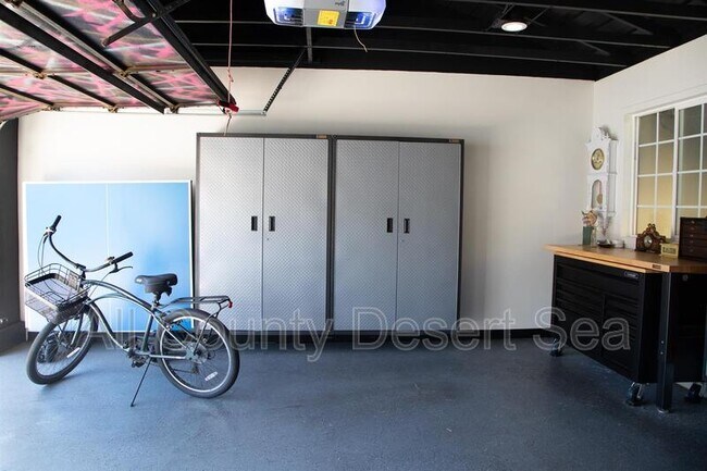 Building Photo - 8121 Foxhall Dr