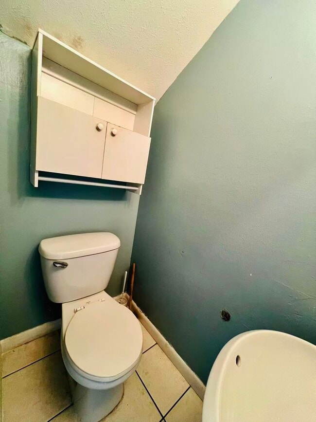Building Photo - Nice 2bed and 1.5 bath townhouse near USF