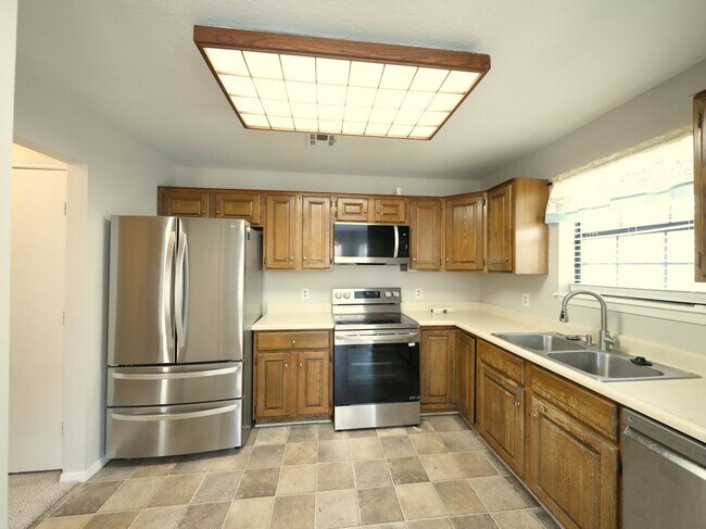 Building Photo - 6327 S 90th E Ave