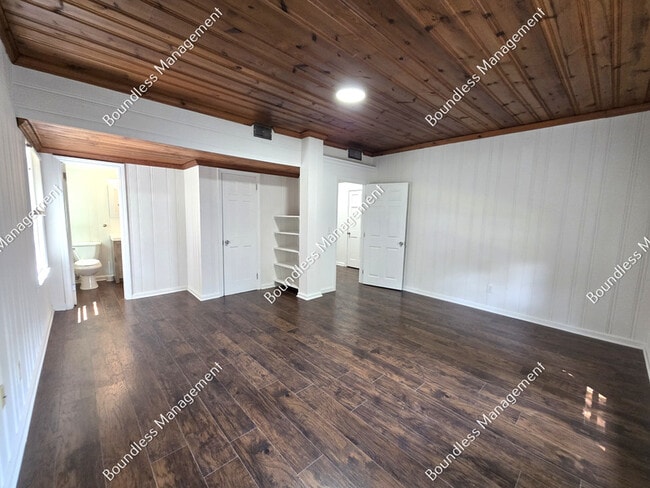 Building Photo - 2233 Leafmore Dr