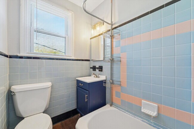 Building Photo - Updated 2 Bedroom Apartment with Central Air & Private Deck — Excellent Location for Commuters