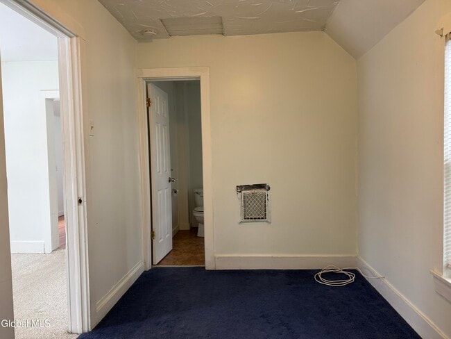 Building Photo - 172 Kingsboro Ave