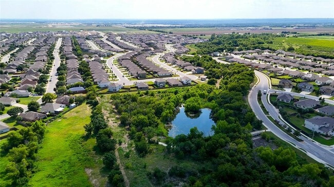 Building Photo - 112 Silver Springs Bend