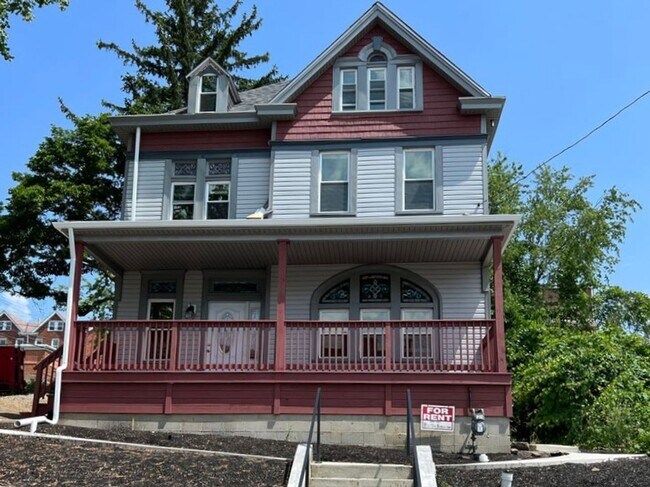 Building Photo - 2205 Spring St