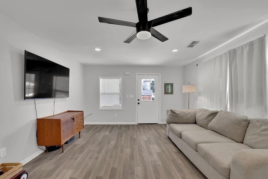 Building Photo - 280 Stone Mountain St